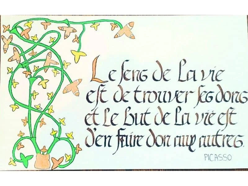 Calligraphie en situation d'une citation de Picasso